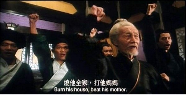 Brennen seinem Haus, schlug seine Mutter!