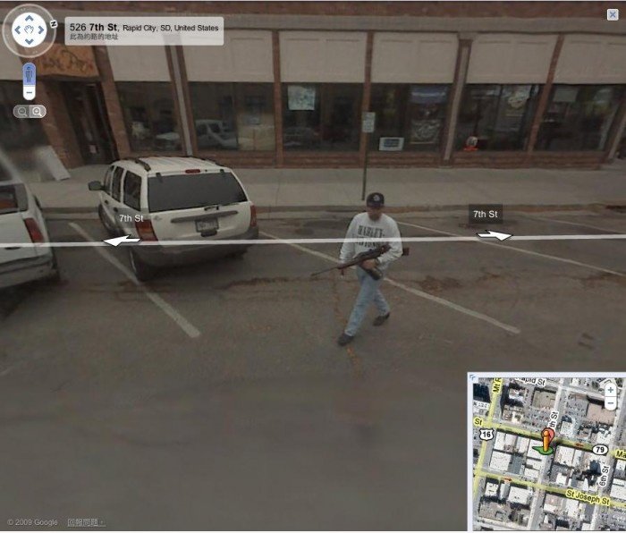 Leistungsstarke Google Street View: Gun Man