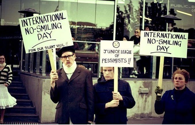 Internationale No-Smiling Day