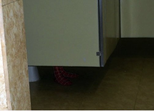 Spiderman im Badezimmer