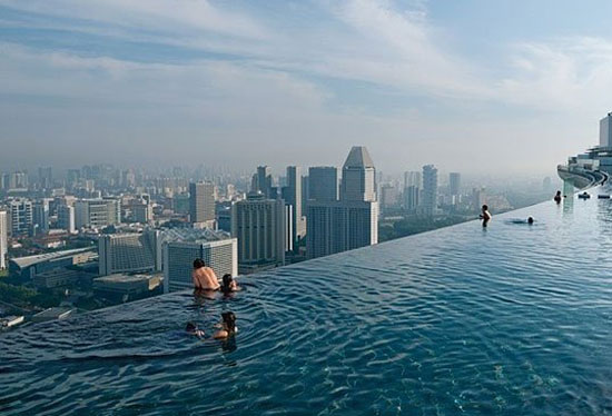 singaporersquos skyscraper infinity pool